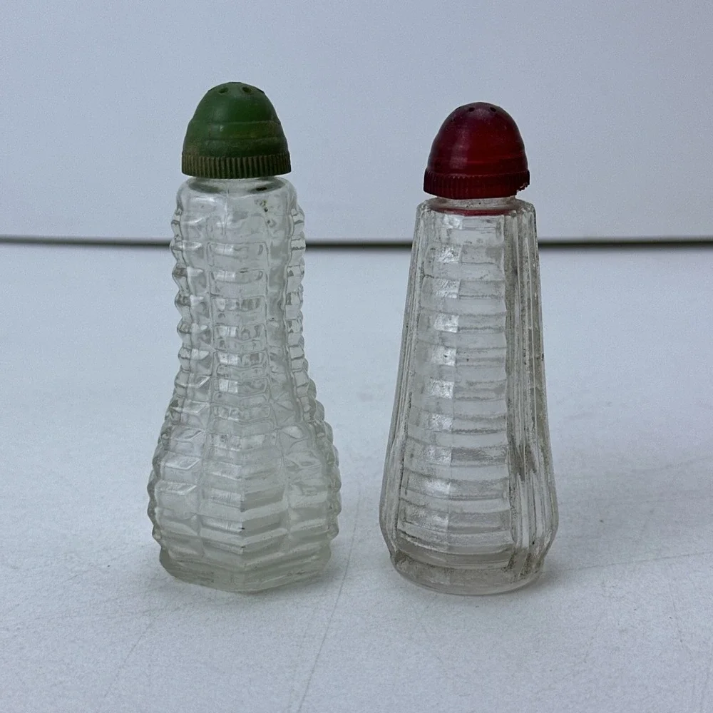 Vintage Salt & Pepper Shakers Clear Glass Green Red Top Lot of 3, Extra Caps